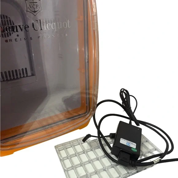 Rare Veuve Clicquot 4 Bottle Countertop Mini Frifge (& Warmer) - Picture 9 of 11